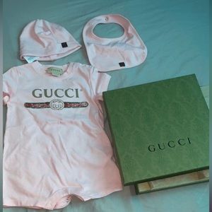 Only worn once for 10 minutes (literally) to take a picture